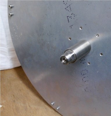 Trommelflansch Antriebseite von Aussen mit Welle.JPG