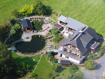 1verschönte Luftaufnagme 2006 ohne Garagenhaus.JPG